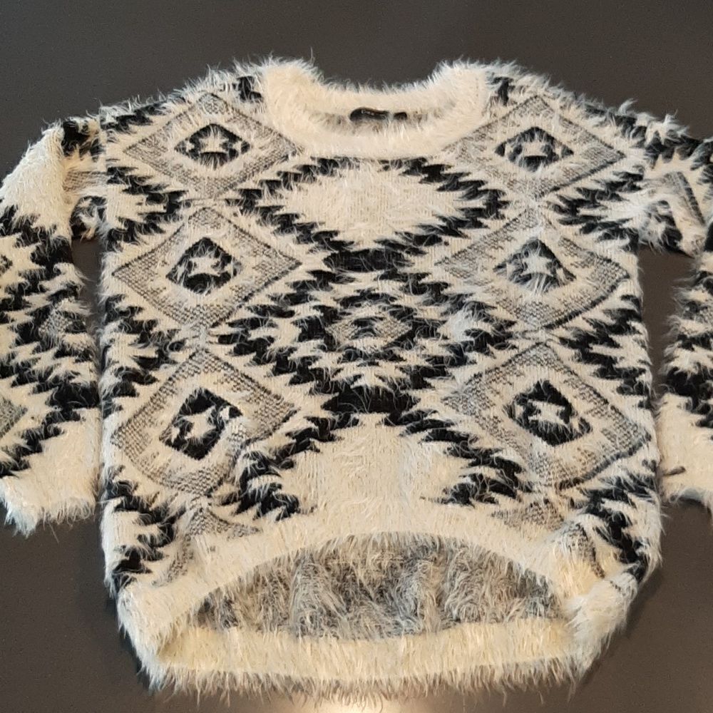 DEX Super Soft White Sweater with Black Black Design